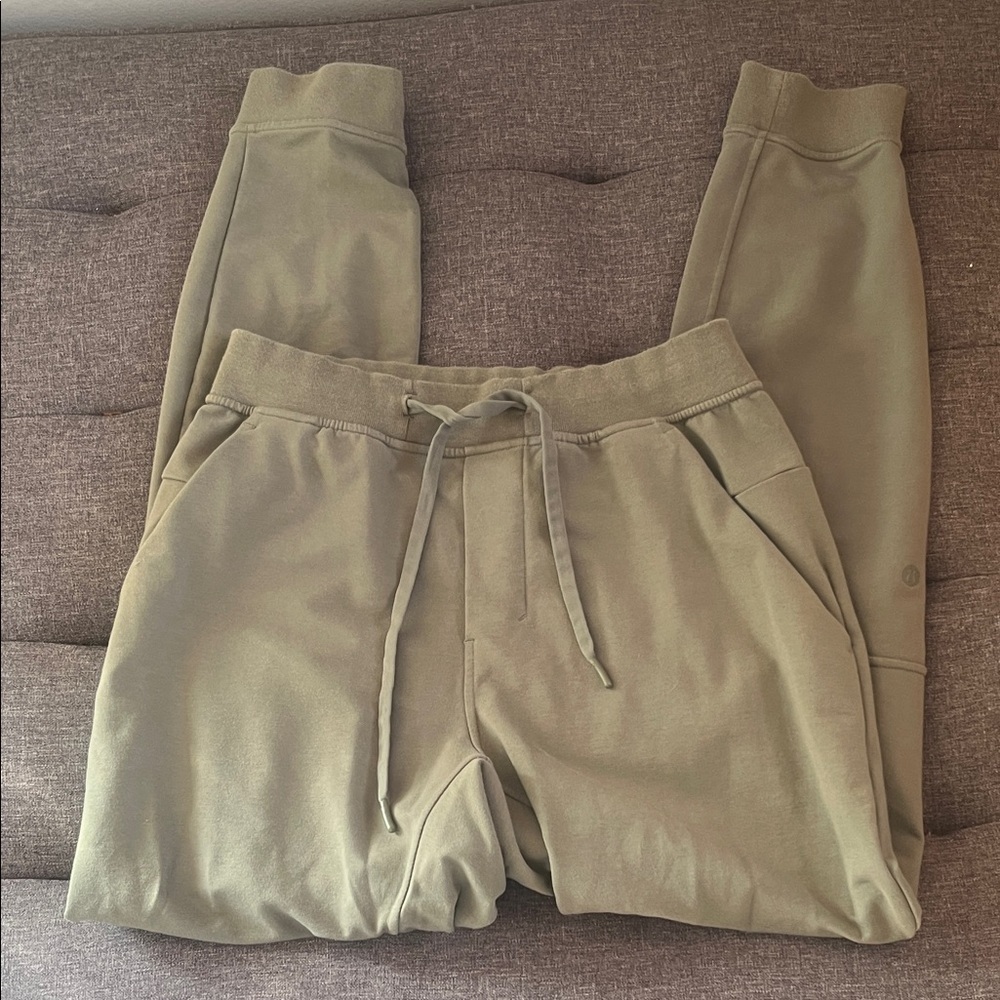 Lululemon Athletica Sage Green Joggers size Small